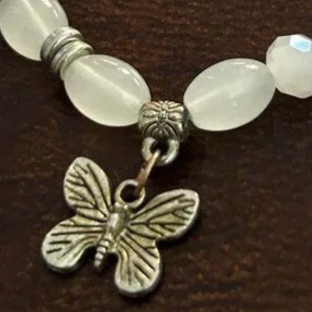 NWOT Vintage Pink Quartz Beaded Butterfly Charm Bracelet - Picture 3 of 4